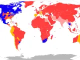 En azul, pa&iacute;ses donde el cannabis es legal. En rojo claro y naranja, ilegal pero no aplicado o despenalizado. En rojo oscuro, ilegal y castigado.