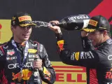 Max Verstappen y Checo Pérez en el podio del GP de Italia.