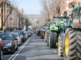 Tractores a su paso por una calle de Guadalajara en la novena jornada de protestas de agricultores.