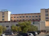 Fachada principal del hospital comarcal de Osuna. PLATAFORMA DE ALCALDES EN DEFENSA DE LA SANIDAD (Foto de ARCHIVO) 02/2/2022