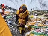Imagen de un alpinista en el campo 4 del Everest.