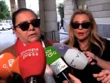 Declaraciones de la cantante de María del Monte que ha llegado a los juzgados junto a su pareja, Inmaculada Casal, y ha afirmado que confían en la justicia y ha recalcado que "revivir esto es muy duro".