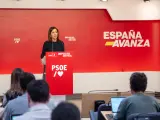 La diputada del Partido Socialista Esther Pe&ntilde;a ofrece una rueda de prensa tras conocerse los resultados de las elecciones auton&oacute;micas gallegas este domingo, en la sede del PSOE en Madrid.