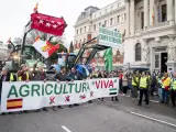 Protesta de agricultores frente al Ministerio de Agricultura en Madrid.