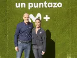 Álex Corretja y Ainhoa Arbizu, los dos nuevos fichajes de Movistar+, posan durante la presentación de la nueva temporada de tenis.