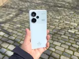 El Redmi Note 13 Pro+ 5G en color Blanco Lunar