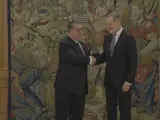 Felipe VI recibe al presidente de Guatemala en su primera visita a España