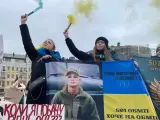 Familiares de soldados ucranianos se concentran en el centro de Kiev en el segundo aniversario de la invasi&oacute;n rusa en Ucrania.