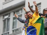 El expresidente brasileño Jair Bolsonaro se da un baño de masas en Sao Paulo.