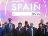 El rey Felipe VI y el ministro de Transformación digital, entre otras personalidades, en el Mobile World Congress de Barcelona