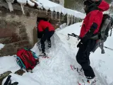 Rescate a dos montañeras atrapadas en un refugio por la nieve en Cantabria.