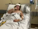 Emma, con síndrome de Dravet, durante un ingreso en el hospital.