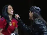Jennifer Hermoso canta junto a Marlene en la celebración de la conquista de la UEFA Nations League.