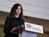 La presidenta de la Comunidad de Madrid, Isabel Díaz Ayuso, durante un desayuno informativo organizado por el Fórum de los Portugueses.