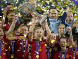 La selección española femenina de fútbol celebra la Nations League.