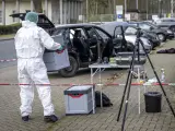La policía forense en el lugar donde un soldado alemán ha matado a cuatro personas.