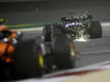 Dos monoplazas durante la segunda sesión de libres en Baréin.