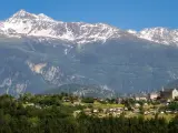 Pueblo alpino de Lens en el valle del Ródano.