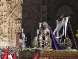 Paso de la Virgen de Gracia y Amparo en Salamanca.