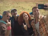 José Mota reúne a su banda de rock en 'Por tus muertos'
