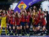 La selección española femenina celebrando la Nations League.