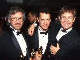 1994 fue el a&ntilde;o en el que Steven Spielberg gan&oacute; 7 de sus 12 nominaciones por 'La lista de Schindler', incluidos los premios a mejor pel&iacute;cula y mejor direcci&oacute;n. Tom Hanks se llev&oacute; el galard&oacute;n a mejor actor por 'Philadelphia' y, solo un a&ntilde;o despu&eacute;s, en 1995, Elton John gan&oacute; en la categor&iacute;a mejor canci&oacute;n original por 'Can You Feel the Love Tonight' de 'El rey le&oacute;n'.
