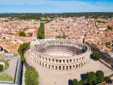 Vista aérea de Nimes y su anfiteatro romano.