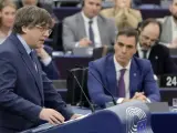 Puigdemont, ante S&aacute;nchez en el Parlamento Europeo.
