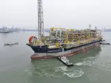 El ''Marechal Duque de Caxias'', un buque chino muy grande de producción, almacenamiento y descarga puede transportar 180.000 barriles de crudo al día.