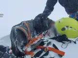 El GREIM de la Guardia Civil ha rescatado a dos montañeros tras ser sorprendidos por un alud en la cara norte del monte San Lorenzo (La Rioja).