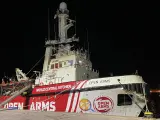 Un barco de la ONG española Open Arms cargado en el puerto chipriota de Larnaca con unas 200 toneladas de ayuda humanitaria destinada a Gaza.