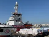 El barco de la ONG española Open Arms cargado con 200 toneladas de ayuda humanitaria para la Franja Gaza zarpó este martes del puerto chipriota de Larnaca.