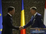 El presidente de Rumanía, Klaus Iohannis, y el primer ministro de Países Bajos, Mark Rutte.