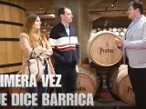 Pantomima Full, en una bodega de vino, junto a Laura Márquez.