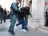 Joaquín Fernández, 'El Prestamista', entrando a los juzgados tras su detención.