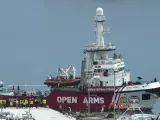 El Open Arms llega al puerto de Lárnaca, en Chipre.