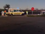 22/01/2023 Una ambulancia en el lugar del accidente a la altura del Pantano San Roque de Guareña (Badajoz). SOCIEDAD