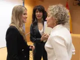 La diputada en el Congreso por Vizcaya del PP, Bea Fanjul (1i), y la ministra de Igualdad, Ana Redondo (c), conversan a su llegada a una comparecencia, en el Congreso de los Diputados, a 29 de febrero de 2024, en Madrid (España).