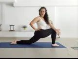 Laura G&oacute;mez, en una de sus clases de yoga.