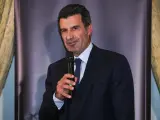 Luis Figo receives an award during the ISDE Sports Convention at Palacio de Santona on May 19, 2023 in Madrid, Spain. Irina R.h. / Afp7 / Europa Press (Foto de ARCHIVO) 19/5/2023 ONLY FOR USE IN SPAIN