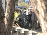 Seis personas han muerto en la madrugada de este martes en el kilómetro 24 de la AP-4 a la altura de Los Palacios, en Sevilla, al saltarse el conductor de un camión un control de la Guardia Civil de Tráfico.