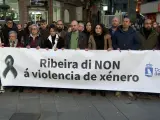 Concentración en Ribeira (A Coruña) en nombre de la mujer asesinada por su expareja.