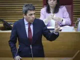 El jefe del Consell, este miércoles, en la tribuna del Parlamento valenciano.