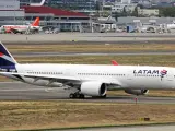 Un tropiezo de una azafata con un botón podría haber provocado la fuerte caída que dejó 50 heridos en un vuelo a Nueva Zelanda