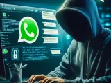 Ciberdelincuente hackeando WhatsApp