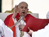 El papa Francisco celebra la Santa Misa del Domingo de Ramos en la Plaza de San Pedro, en la Ciudad del Vaticano.