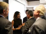 La presidenta de la Comunidad de Madrid, Isabel Díaz Ayuso, este lunes junto a empresarios chilenos.