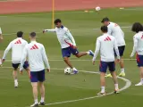 La selección española durante el entrenamiento de este domingo.