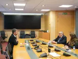Un momento de la reunión entre el consejero de Presidencia, Miguel Ángel García, y el presidente de CERMI Madrid, Óscar Moral.