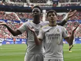 Vinícius Jr. y Brahim Díaz celebran un gol en el Osasuna - Real Madrid.
